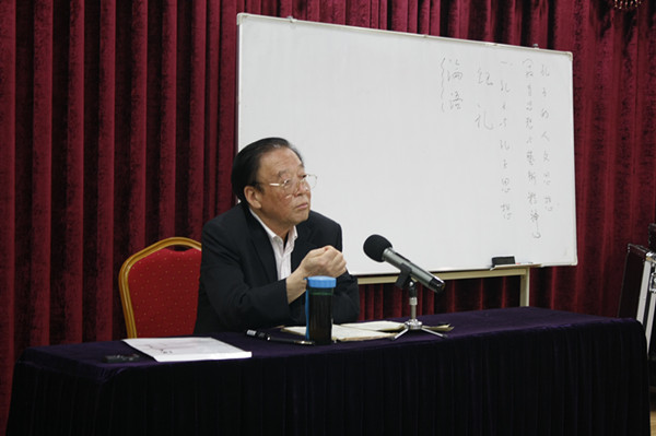 1西北大学文学艺术学院原院长温友言教授现场授课.jpg